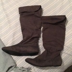 Grey slouchy boots